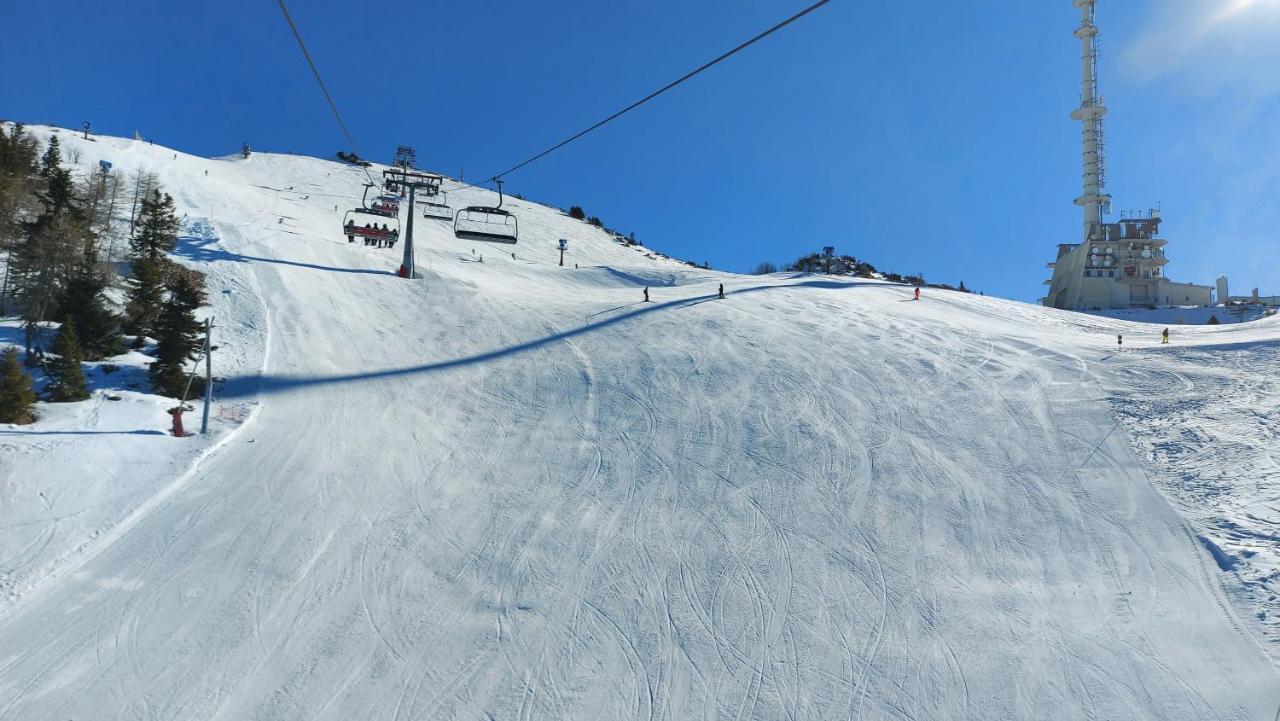 Apartma Krvavec - Cosy Mountain Retreat ツェルクニェ・ナ・ゴレニスケム エクステリア 写真