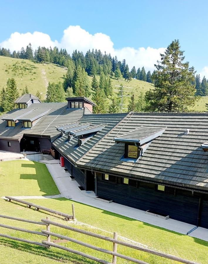 Apartma Krvavec - Cosy Mountain Retreat ツェルクニェ・ナ・ゴレニスケム エクステリア 写真