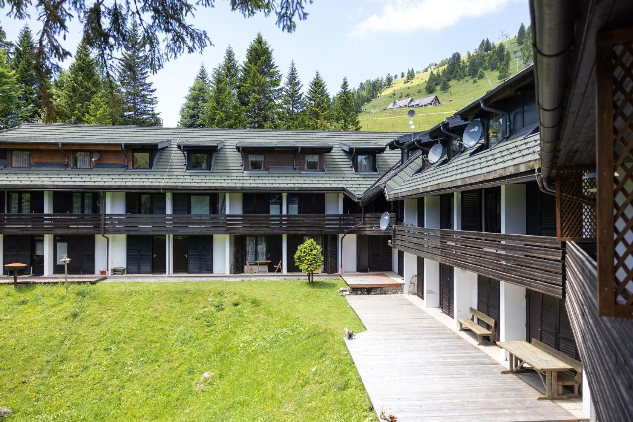 Apartma Krvavec - Cosy Mountain Retreat ツェルクニェ・ナ・ゴレニスケム エクステリア 写真