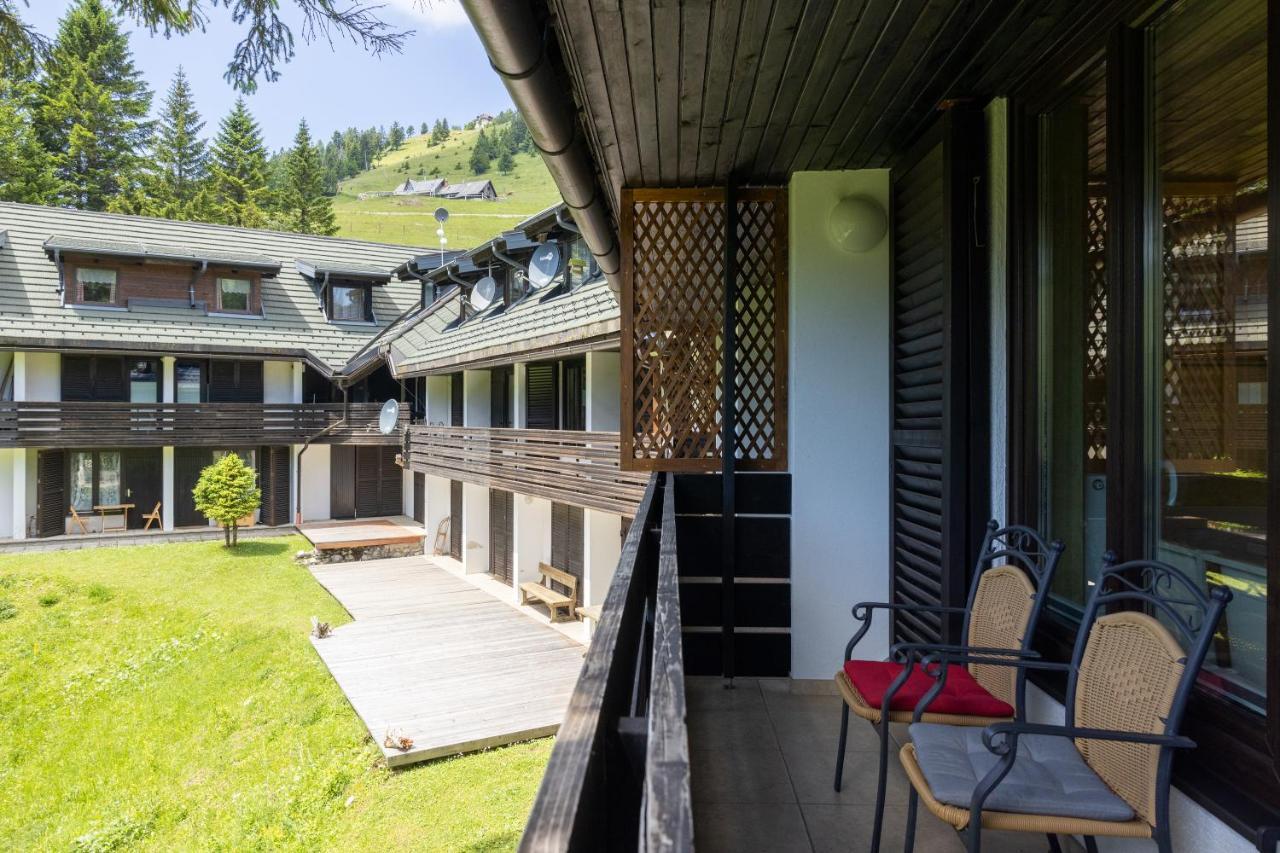 Apartma Krvavec - Cosy Mountain Retreat ツェルクニェ・ナ・ゴレニスケム エクステリア 写真